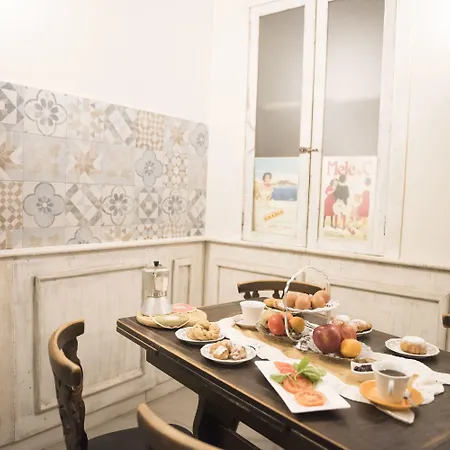 The Brilliant Place 3* Nápoles